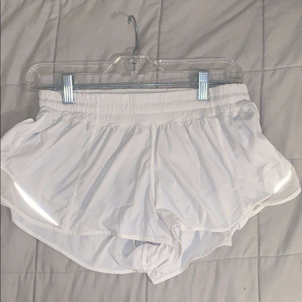 White Lululemom Hotty Hot (2.5) Shorts (10)